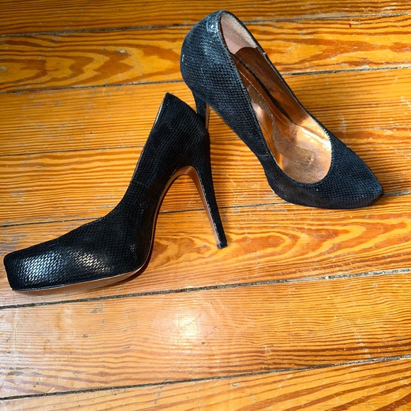 BCBGeneration BG-Parade Black Leather Reptile Texture Heels - Picture 5 of 10